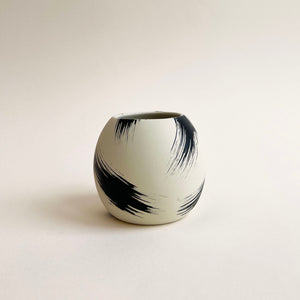 Round Brush Strokes Plant Pot